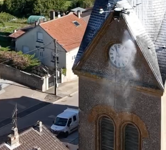 Nettoyage par drone haute pression pour fa&ccedil;ades et toitures &agrave; Strasbourg pr&egrave;s de Brumath Haguenau 1