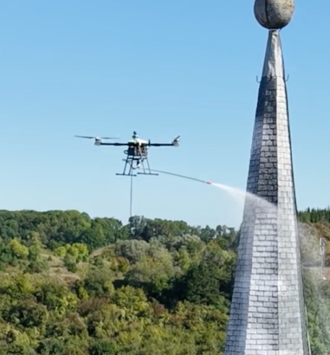 Nettoyage par drone haute pression pour fa&ccedil;ades et toitures &agrave; Strasbourg pr&egrave;s de Brumath Bischheim